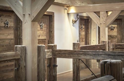 A bunk bed or bunk beds in a room at Le Lodge Chasse Montagne