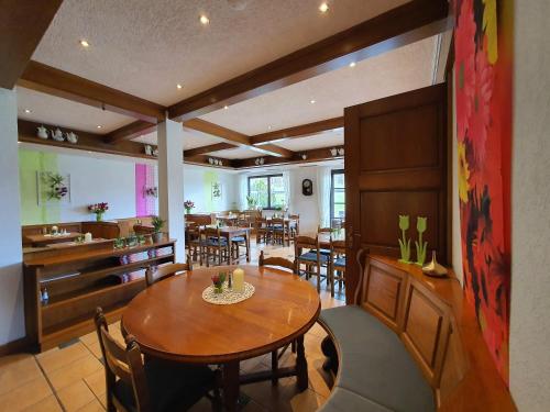 a dining room with a table and chairs at Landhaus Oberaurach in Oberaurach