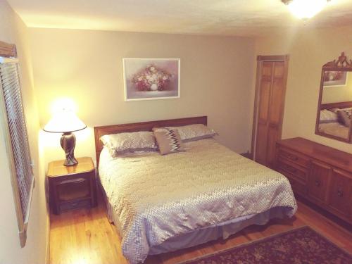 Ένα ή περισσότερα κρεβάτια σε δωμάτιο στο Private Apartment Furnished Great for Business Traveler