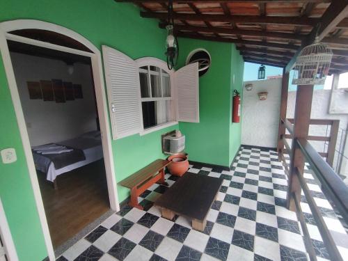 a small room with green walls and a checkered floor at Pousada Taquinha Paraty in Paraty
