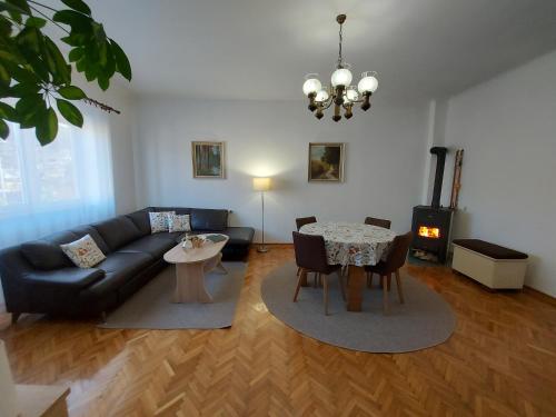 Χώρος καθιστικού στο Apartman Tinče