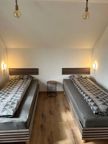 Ein Bett oder Betten in einem Zimmer der Unterkunft Studio cosy au centre de Couvet