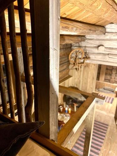 an attic of a log cabin with a ceiling at Sauefjøset - Idyllisk gardstun fra 1800-tallet in Skjåk