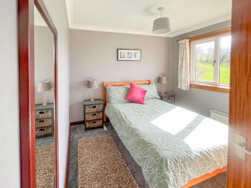 Postel nebo postele na pokoji v ubytování Gean Cottage