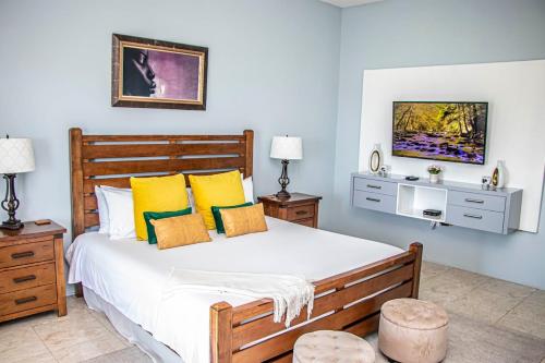Ліжко або ліжка в номері Shallome Ocean View Villa