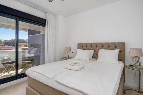 Postel nebo postele na pokoji v ubytování Beachclose apartment with pool in Torremolinos by Costarentals - Ref 173