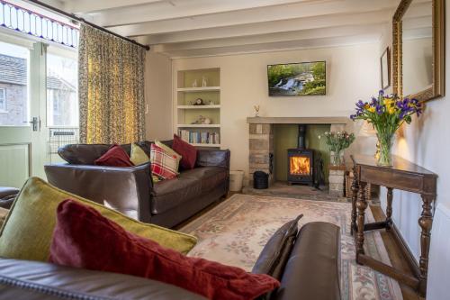 a living room with a couch and a fireplace at Middehus in Redmire