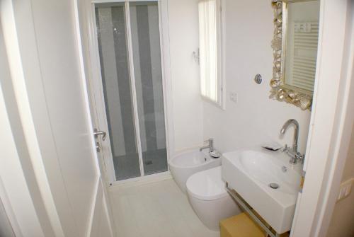 White Florence Suite