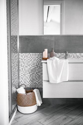 a bathroom with a white sink and a mirror at HYGGE APT - FERRARA CENTRO in Ferrara