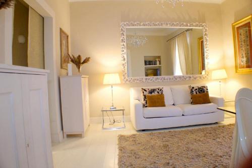 White Florence Suite