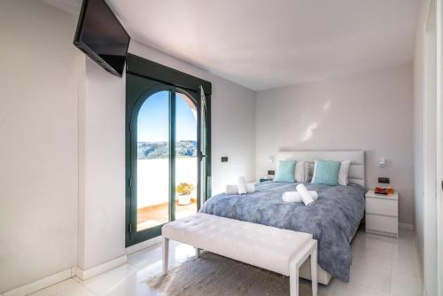 Casares Golf apt by Costarentals - Ref M10