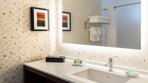 Koupelna v ubytování Holiday Inn Phoenix-Mesa Chandler by IHG