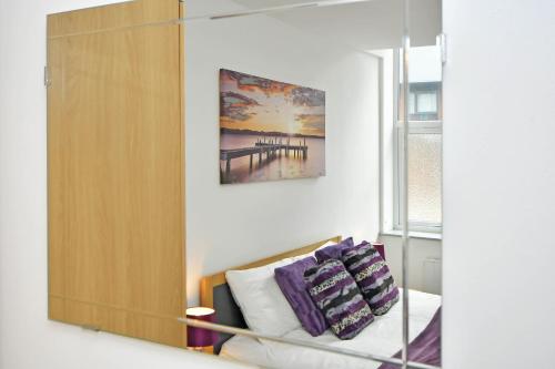 Φωτογραφία από το άλμπουμ του Smithfield Apartments by YourStays - Gated Apartments with private car park in City Centre σε Stoke on Trent