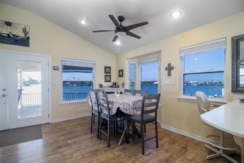 Mynd úr myndasafni af See Dolphins From Your Private Deck with This Beautiful Property! í Port Isabel