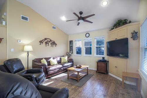 Mynd úr myndasafni af See Dolphins From Your Private Deck with This Beautiful Property! í Port Isabel