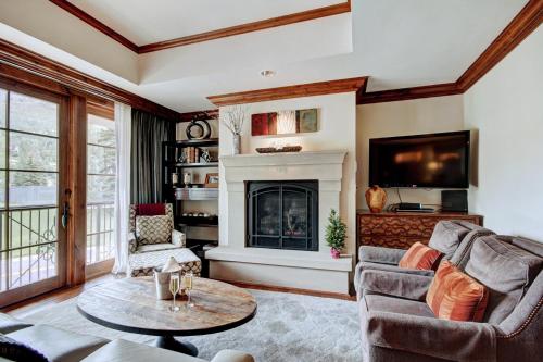 The Vail Collection at the Ritz Carlton Residences Vailにあるシーティングエリア