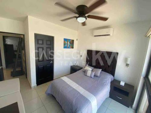 a bedroom with a bed and a ceiling fan at Departamento completo para 6 personas in Mazatlán