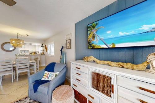 Siesta Key Condo Heated Pool Newly Renovated