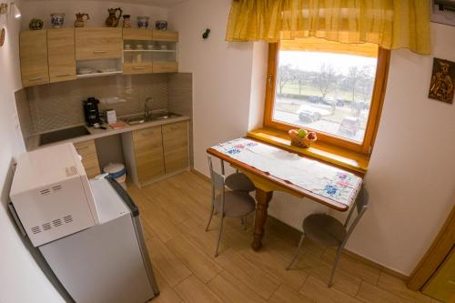 Kuchyň nebo kuchyňský kout v ubytování AQUA Thermal Apartmanház II.