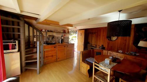 Photo de la galerie de l'établissement Chalet Les 3 Flocons Roure, à Roure