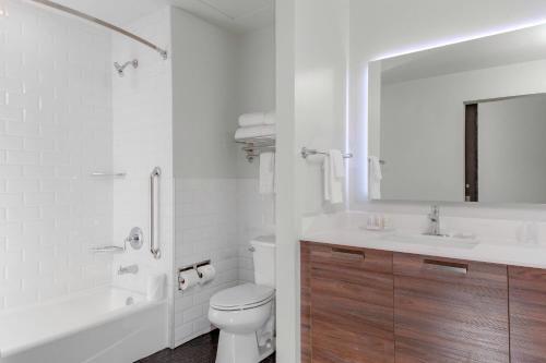 Fairfield Inn & Suites by Marriott Dallas Downtown Image