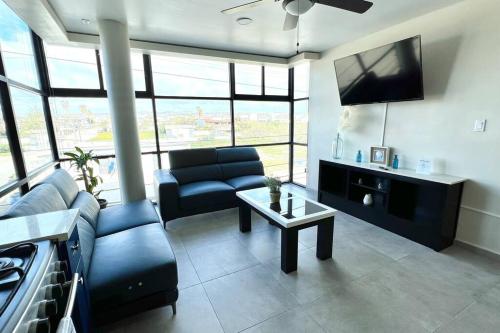 TV a/nebo společenská místnost v ubytování Luxury 2BR Condo Rosarito (C)