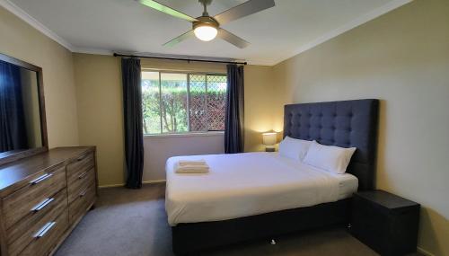 Voodi või voodid majutusasutuse 2 Bedroom 3 Bed Villa Inner City toas