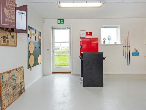 Zimmer mit einem roten Kühlschrank und einem Fenster in der Unterkunft 8 person holiday home in Henne in Henne
