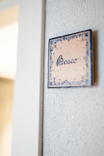 a sign on a wall with the wordboss on it at Affittacamere Irene in Monterosso al Mare