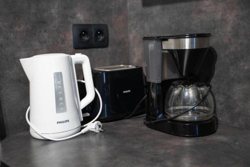a coffee maker and a blender on a counter at Le Paradis Bleu in Lourdes