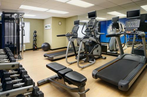 a gym with several treadmills and cardio machines at SpringHill Suites Edgewood Aberdeen in Bel Air