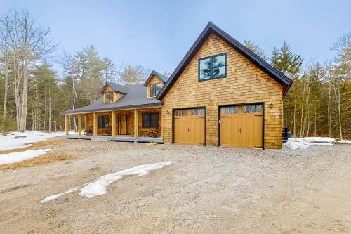 Pinecone Manor – Photos 2