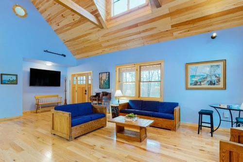 Pinecone Manor – Photos 3
