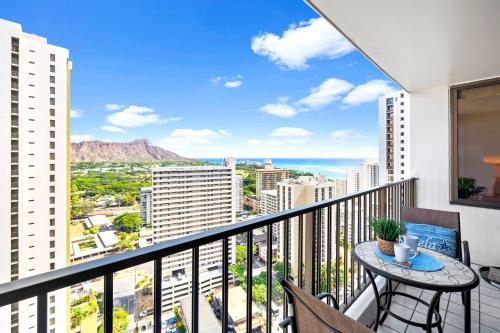 Stunning Condo with Ocean View, Near Beach, and Free Parking!_2