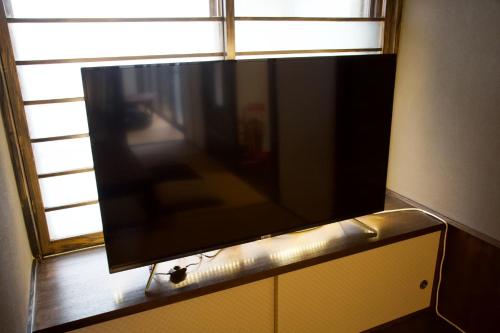 push house 伊東にあるテレビまたはエンターテインメントセンター