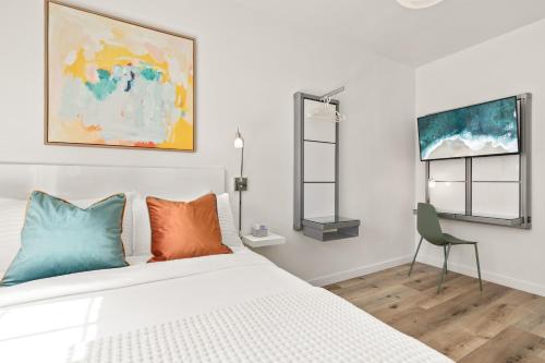 a bedroom with a bed and a chair in it at The Varden - A Boutique Micro Hotel - #25 in Long Beach