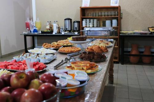 a buffet with many different types of food on a table at Hotel Pousada da Lapa in Bom Jesus da Lapa