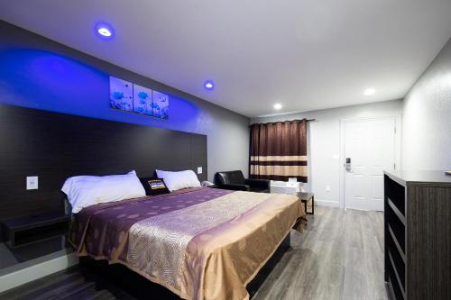 a hotel room with a large bed and a desk at Downtowner Inns - Houston Downtown & Convention Center in Houston