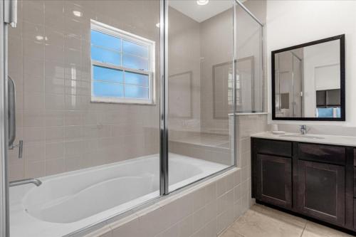 Bilik mandi di 3 Bedroom 3 Bathroom Regal Oaks 2671rl
