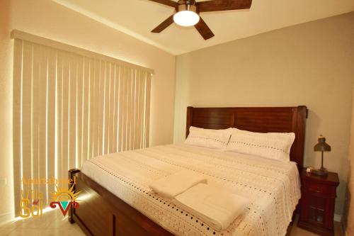 a bedroom with a bed with a ceiling fan and a window at Villa Del Sol in Ixmiquilpan