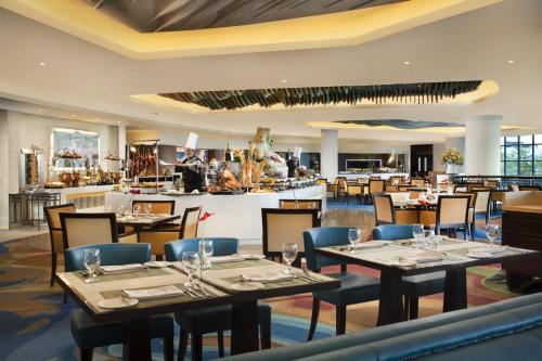 Reštaurácia alebo iné gastronomické zariadenie v ubytovaní Hotel Ciputra Jakarta managed by Swiss-Belhotel International