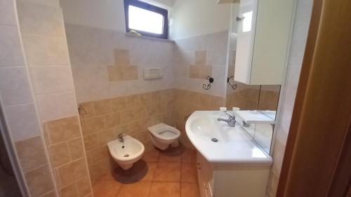a bathroom with a sink and a toilet at APPARTAMENTI DA PIERO in Casa Cangemi