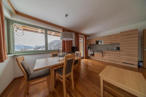 a kitchen and dining room with a table and chairs at Appartement-Edelweiss in Altenmarkt im Pongau