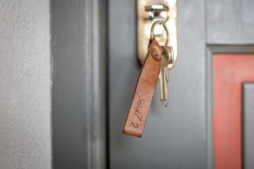 a pair of keys hanging from a door handle at Glögglhof in Appiano sulla Strada del Vino