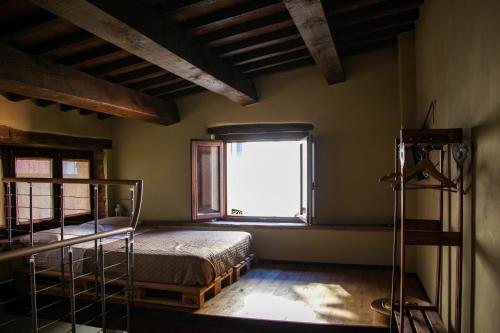 a bedroom with a bed and a window at Agriturismo Cardella in Piobbico