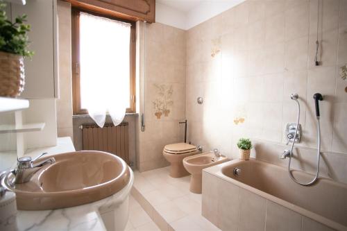Kúpeľňa v ubytovaní IseoLakeRental - Appartamento Livio
