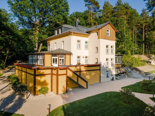 uma vista aérea de uma casa em Waldidylle Gohrisch, Pension und Ferienwohnungen em Estância Termal de Gohrisch