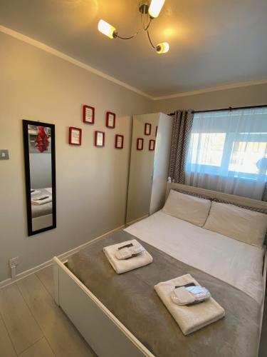a bedroom with a bed with two towels on it at Comfortable rooms in the house in Oxford