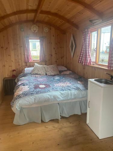 a bedroom with a bed in a wooden cabin at Granny’s Hut in Thornhill