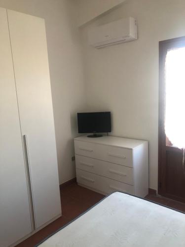 TV a/nebo společenská místnost v ubytování Fausthome Sant'Antioco